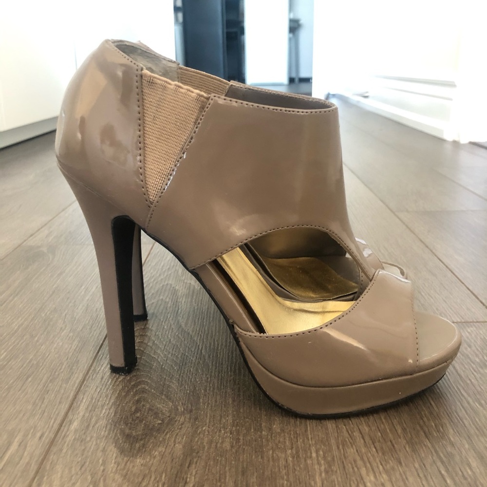 F21 Patent Heels - Picture 5 of 8